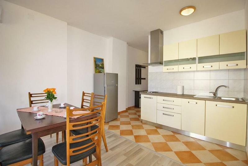 Apartman Petra Apartment Fazana Bagian luar foto